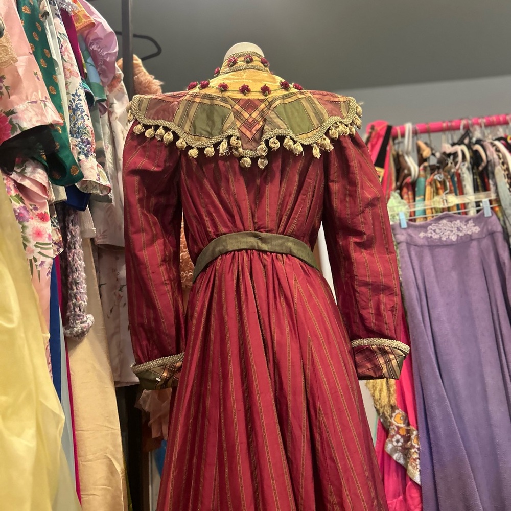 Victorian Rosette Robe - Picture 8 of 14